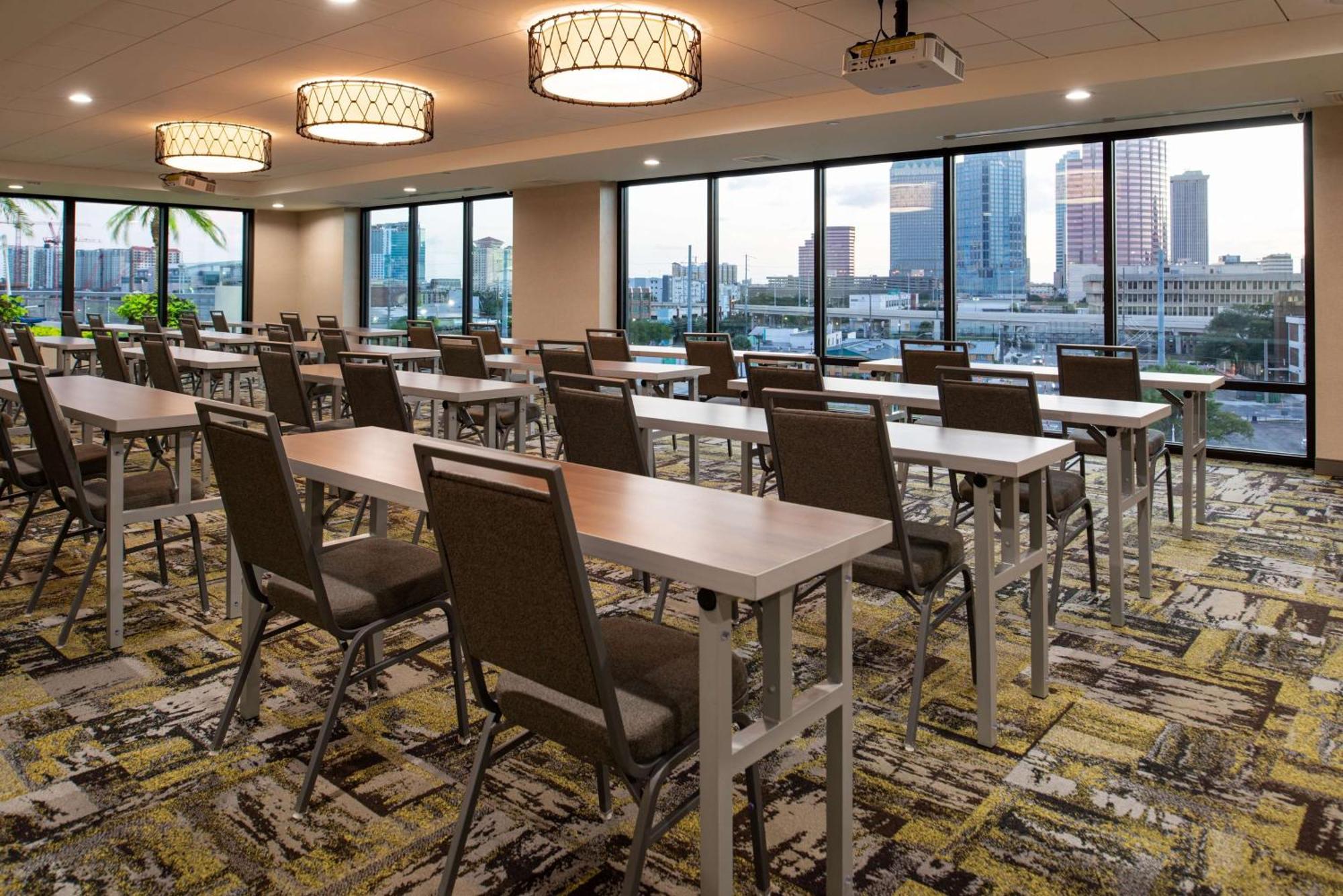 Home2 Suites By Hilton Tampa Downtown Channel District Екстериор снимка